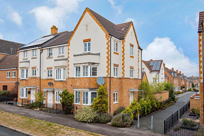4 Bedroom End Of Terrace House For Sale In Roman Road, Little Stanion, Northamptonshire, NN18