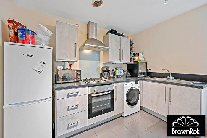2 Bedroom Apartment To Rent In Great North Road, Hatfield, AL9