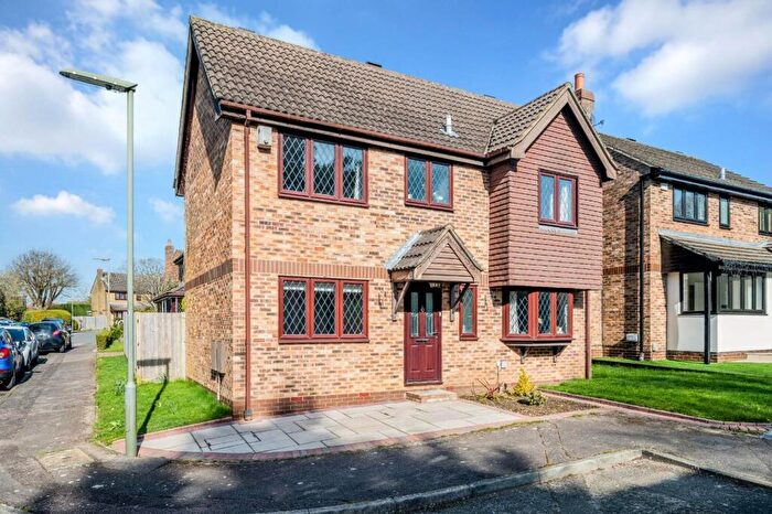 3 Bedroom Detached House For Sale In The Rise, Tadworth, KT20