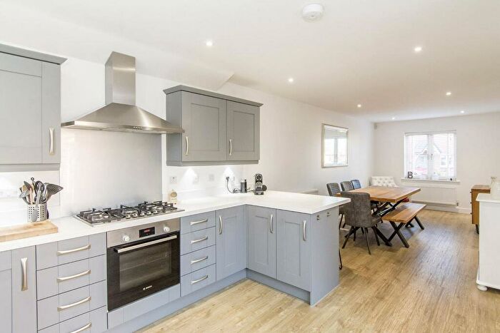 3 Bedroom Detached House For Sale In Dale Close, Lutterworth, LE17