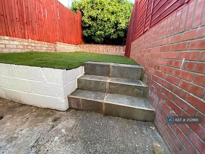 2 Bedroom End Of Terrace House To Rent In Highgrove Terrace, Reading, RG1
