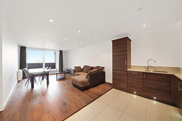 2 Bedroom Flat To Rent In Inverness Mews, North Woolwich, E16