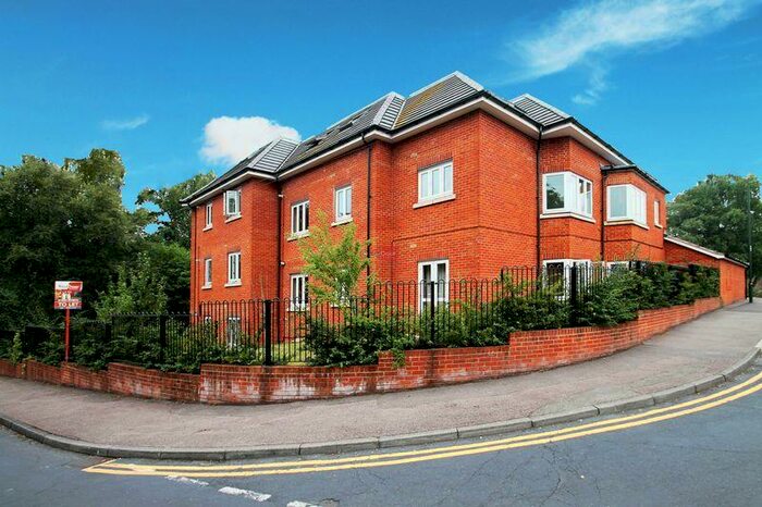 1 Bedroom Flat To Rent In Kestrel Road, Chatham, ME5