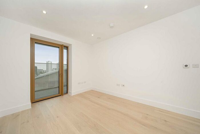 2 Bedroom Flat To Rent In Capital Interchange Way, Brentford, TW8