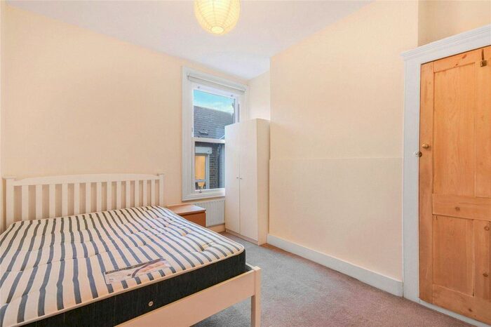 3 Bedroom Flat To Rent In Yukon Road, Balham, London, SW12