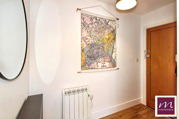 1 Bedroom Apartment For Sale In Kingfisher House, Walton Street, HP21