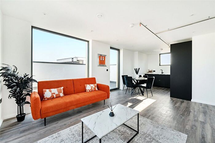 2 Bedroom Flat For Sale In Flat, Windmill Lane, E15