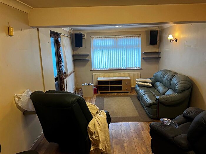 2 Bedroom Bungalow For Sale In Bourne Avenue, Hillingdon, Uxbridge, UB8