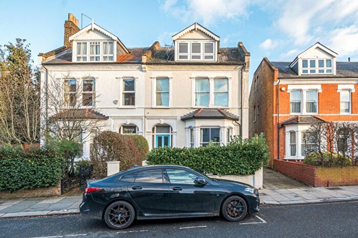 3 Bedroom Flat For Sale In Sandycombe Road, Richmond, TW9
