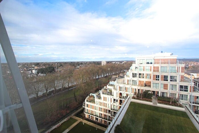 2 Bedroom Apartment To Rent In Kingston Riverside, KT2