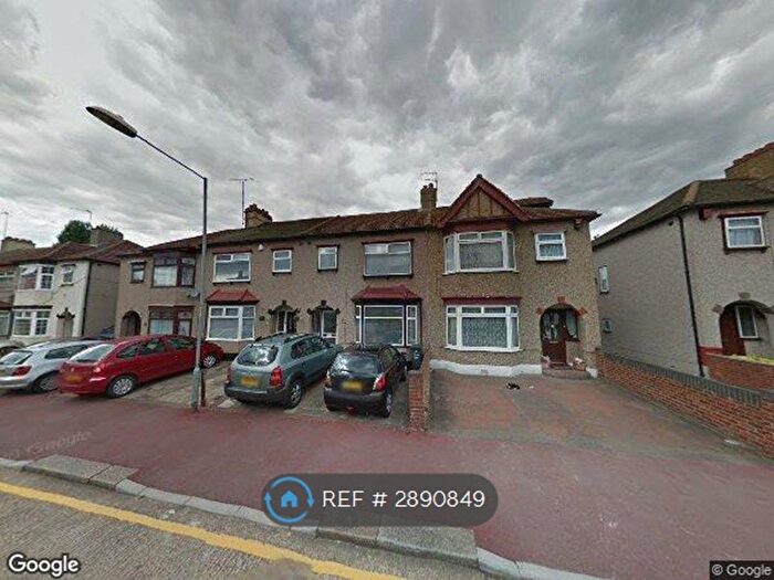 3 Bedroom Detached House To Rent In Sandown Avenue, Dagenham, RM10