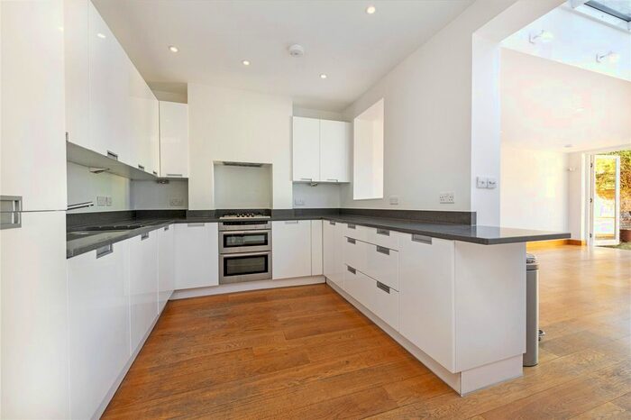 2 Bedroom End Of Terrace House To Rent In Belmont Close, London, SW4