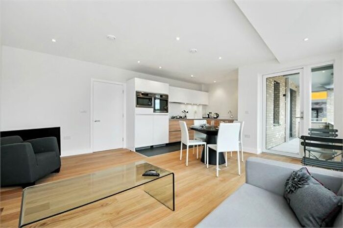 2 Bedroom Flat To Rent In Peartree Way, Greenwich, London, SE10