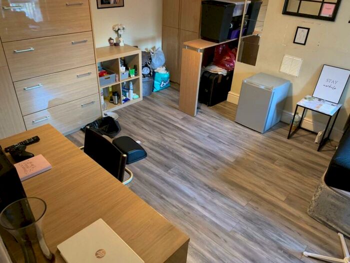 9 Bedroom Semi-Detached House To Rent In Heaton Road, Withington, M20