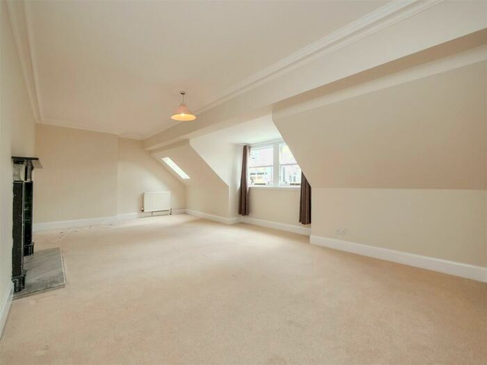 3 Bedroom Flat To Rent In Whitehouse Loan, Edinburgh, EH9