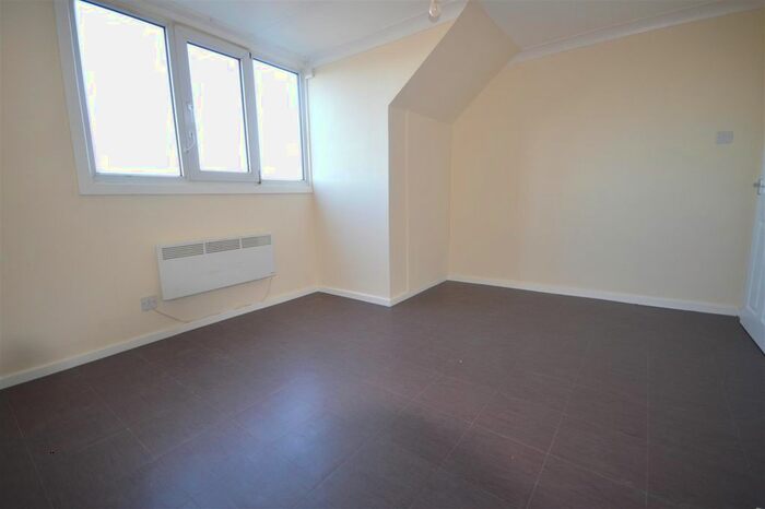 1 Bedroom Flat To Rent In The Square, Castleford, WF10
