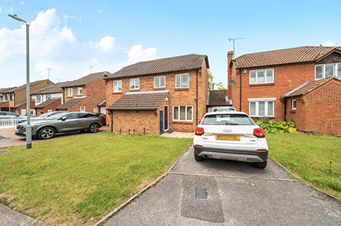 3 Bedroom Semi-Detached House For Sale In Northview Road, Houghton Regis, Dunstable, LU5