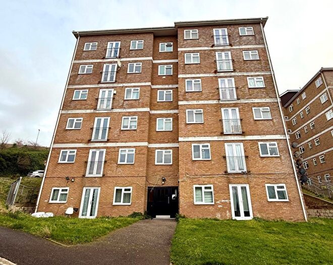 2 Bedroom Flat For Sale In Flat, Samuels Tower, Longhill Avenue, Chatham, Kent, ME5