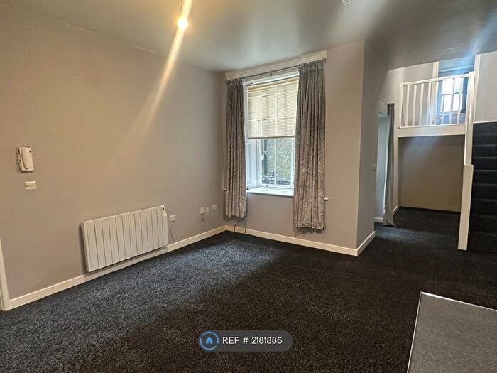 1 Bedroom Flat To Rent In Dimond Street, Pembroke Dock, SA72