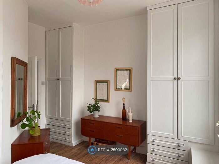 2 Bedroom Flat To Rent In Flamingo House, London, E2