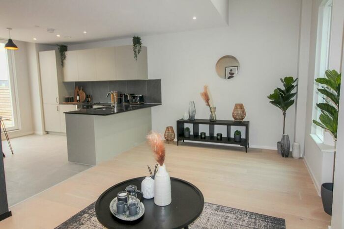3 Bedroom Apartment To Rent In City Gardens, Castlefield, M15