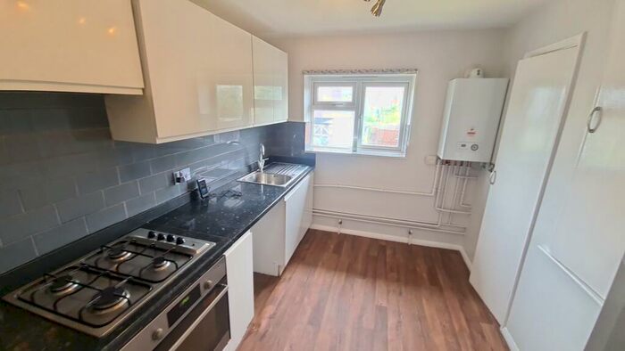 2 Bedroom Maisonette To Rent In Graham Road, Dunstable, LU5