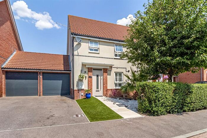 3 Bedroom Semi-Detached House For Sale In Quicksilver Street, Worthing, BN13