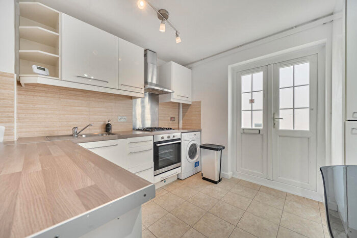 2 Bedroom House To Rent In Francis Close, E14
