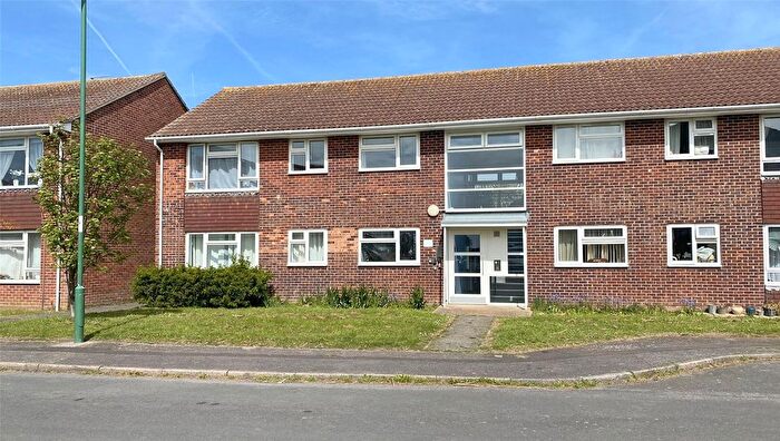 2 Bedroom Flat For Sale In Beachcroft Place, Lancing, West Sussex, BN15