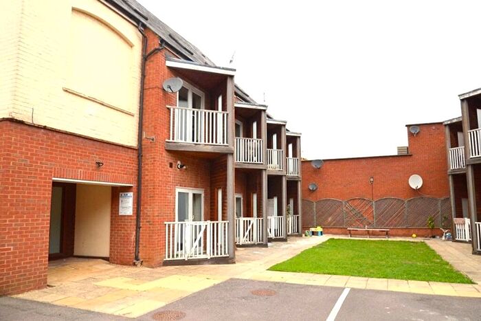 2 Bedroom Flat To Rent In Wellington Street, Kettering, Northamptonshire, NN16