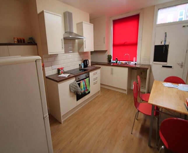 4 Bedroom House To Rent In Hessle Mount, Leeds, LS6