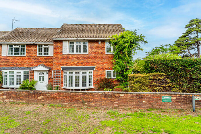 3 Bedroom Semi-Detached House For Sale In Cadia Close, Caddington, Luton, Bedfordshire, LU1