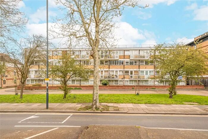 3 Bedroom Flat To Rent In Willesden Lane, London, NW2