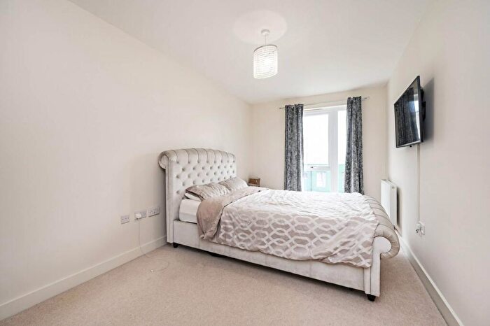 2 Bedroom Flat To Rent In Guardian Avenue, Colindale, London, NW9