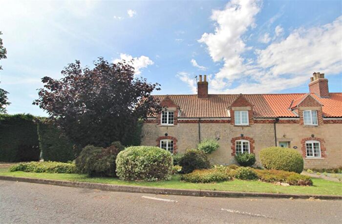 3 Bedroom Semi-Detached House For Sale In Lodge Cottages, Carlton Scroop, Grantham, NG32