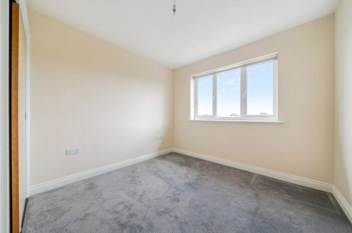 2 Bedroom Flat For Sale In Elm Road, Sidcup, DA14