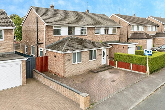 4 Bedroom Semi Detached House For Sale In Beacon View, South Kirkby, WF9
