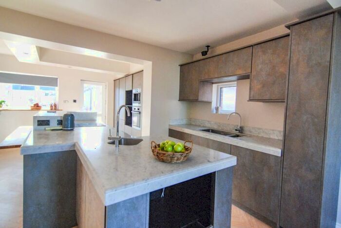 4 Bedroom Detached House To Rent In Upper Hoyland Road, Hoyland, S74