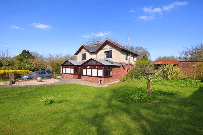 4 Bedroom Detached House For Sale In Large Garden With Outbuildings * Sandford, PO38