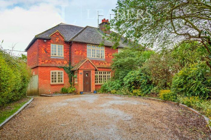 4 Bedroom Semi-Detached House To Rent In Newbridge Road East, Billingshurst, RH14