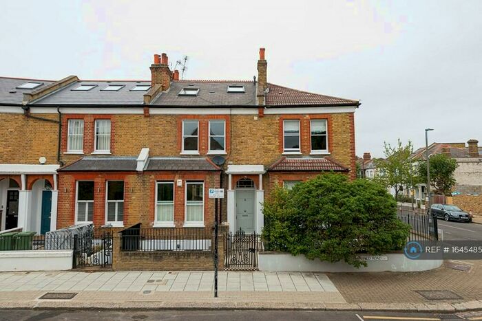 2 Bedroom Flat To Rent In Sarsfeld Road, London, SW12