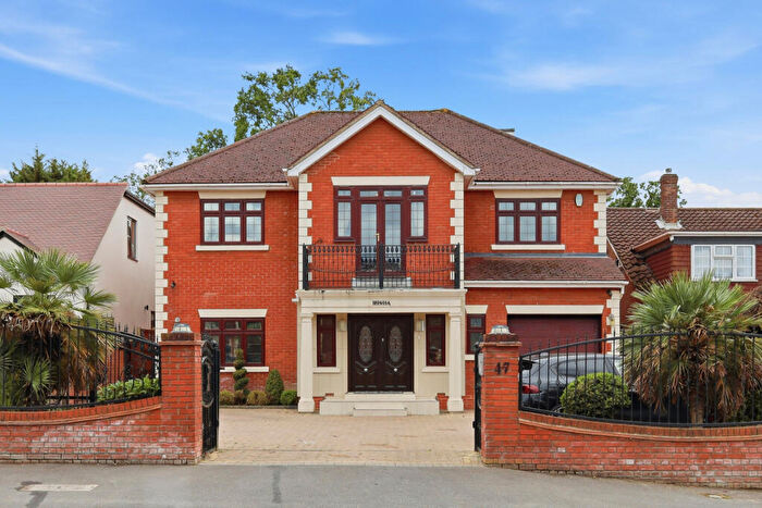 7 Bedroom Detached House For Sale In Tomswood Road, Essex, IG7