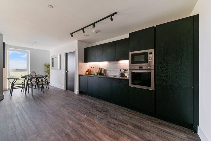 1 Bedroom Flat To Rent In Mitre Yard, North Kensington, London, NW10