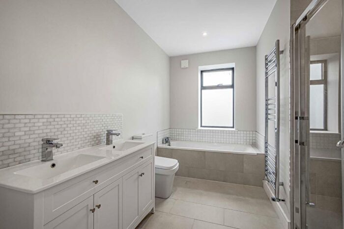 4 Bedroom Property To Rent In The Bungalows, Streatham, SW16