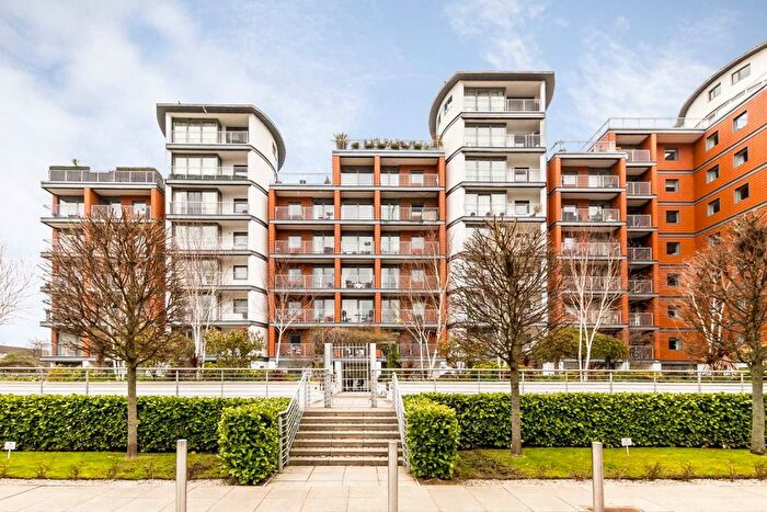 3 Bedroom Flat To Rent In Holland Gardens, Brentford, TW8