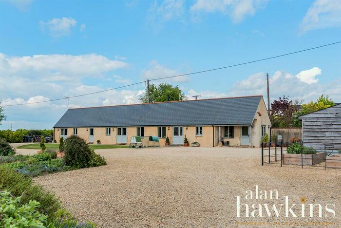 3 Bedroom Barn Conversion For Sale In Broad Town Road, Broad Town, Swindon, SN4