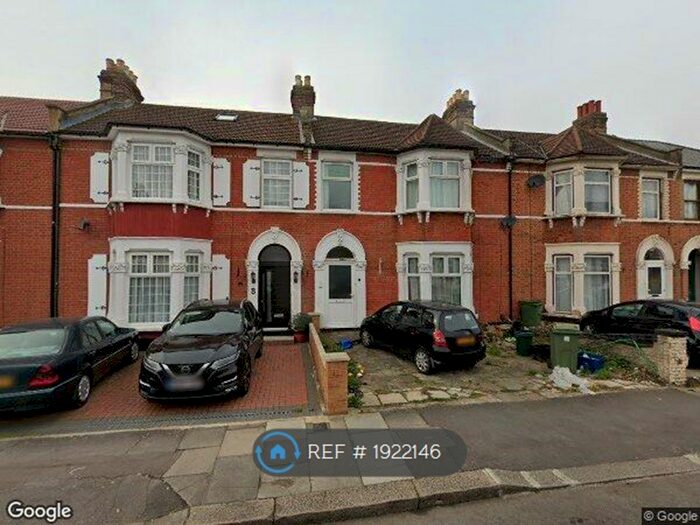 2 Bedroom Flat To Rent In Airthrie Road, Ilford, IG3