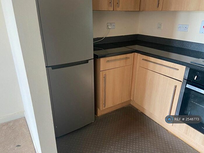 2 Bedroom Flat To Rent In Foundry Court, Slough, SL2