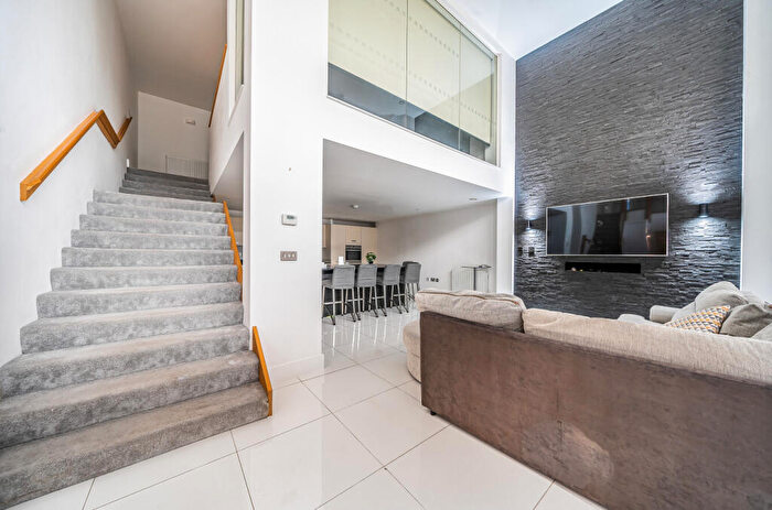 2 Bedroom Apartment For Sale In Maritime Walk, Southampton, Hampshire, SO14