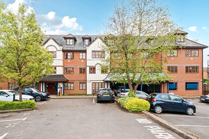 2 Bedroom Flat To Rent In Kings Road, Farncombe, Godalming, GU7